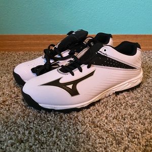 Brand new Mizuno turf shoe